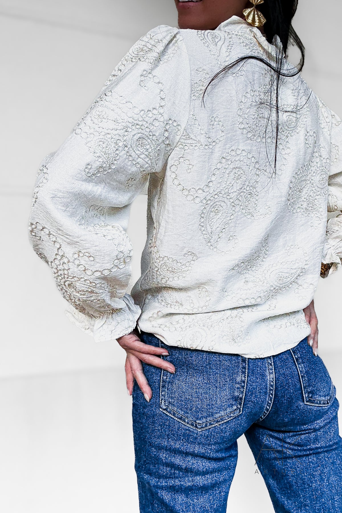 Chemise écrue fleurs brodées à volants