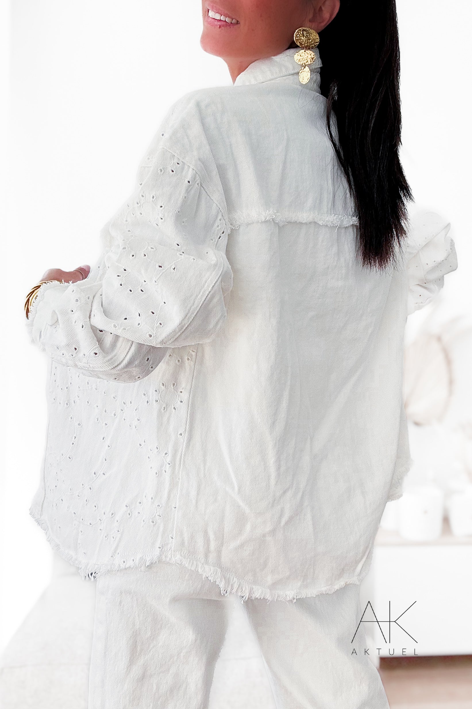 Veste blanche broderie anglaise