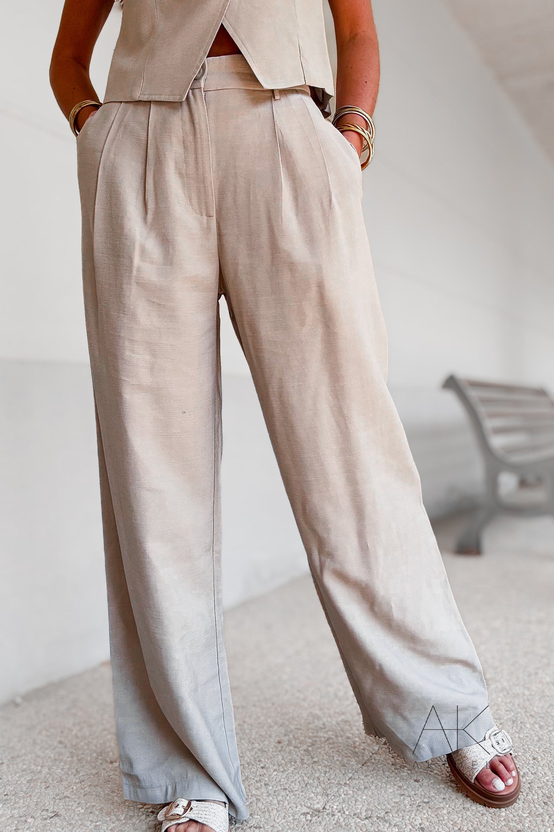 Pantalon large beige en lin