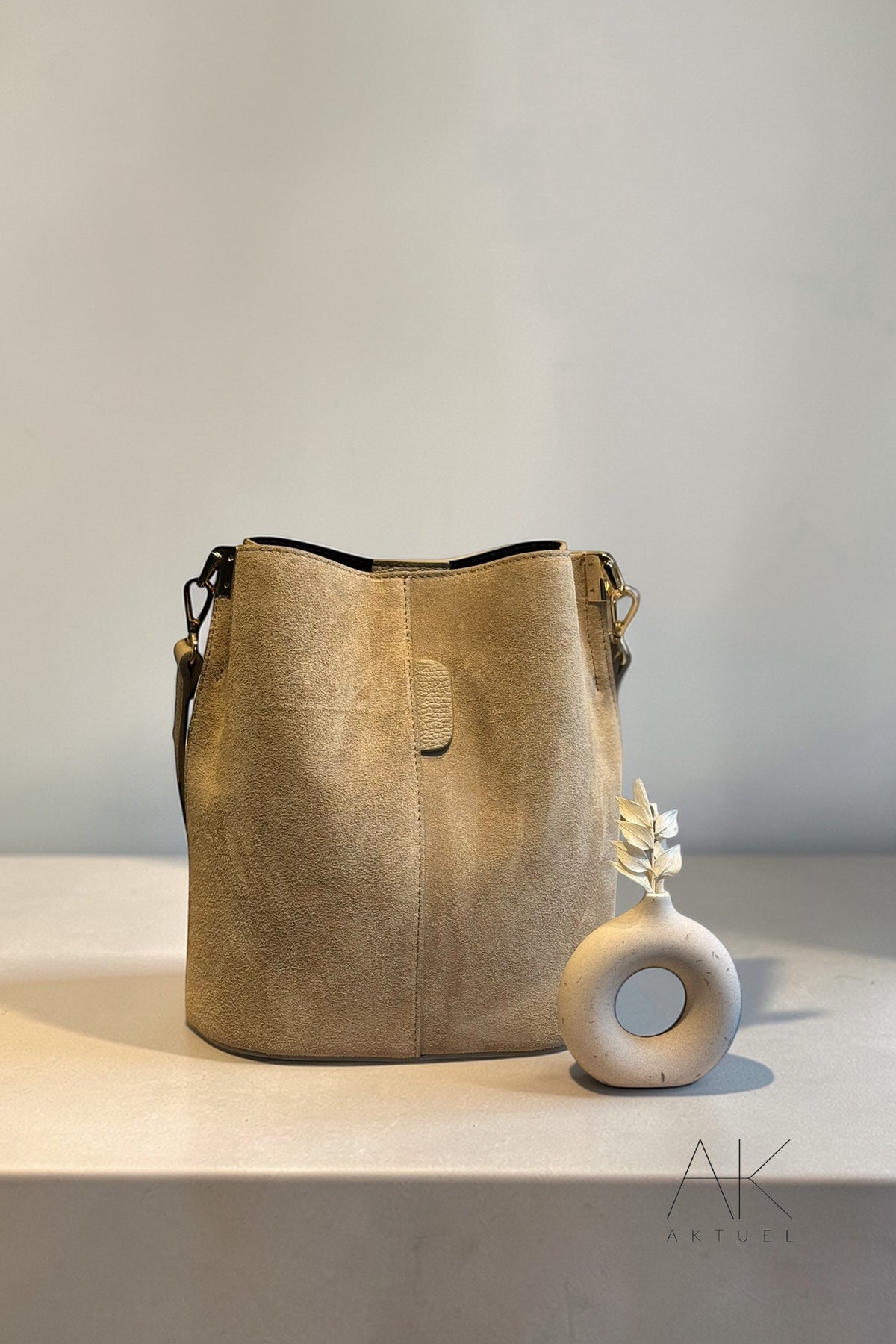 Sac seau en cuir suédé beige