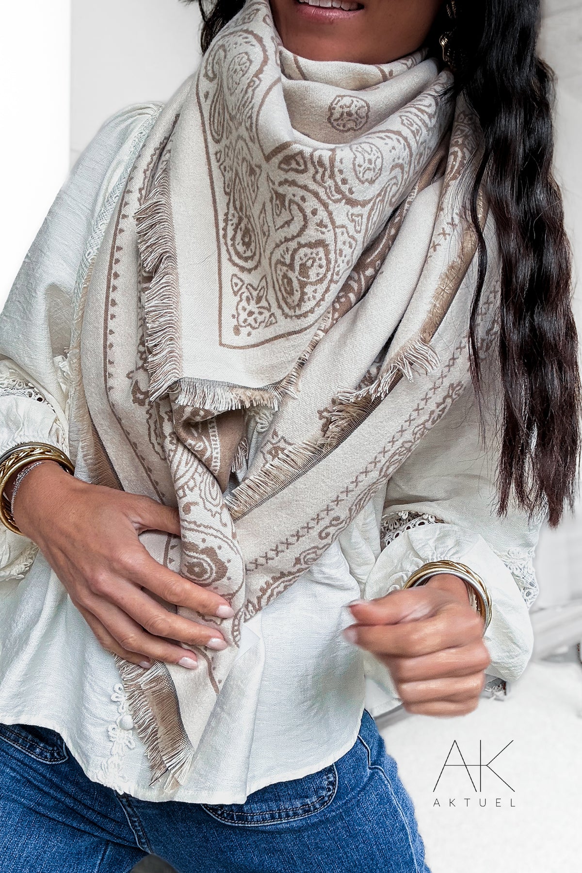 Foulard carré beige imprimé bandana