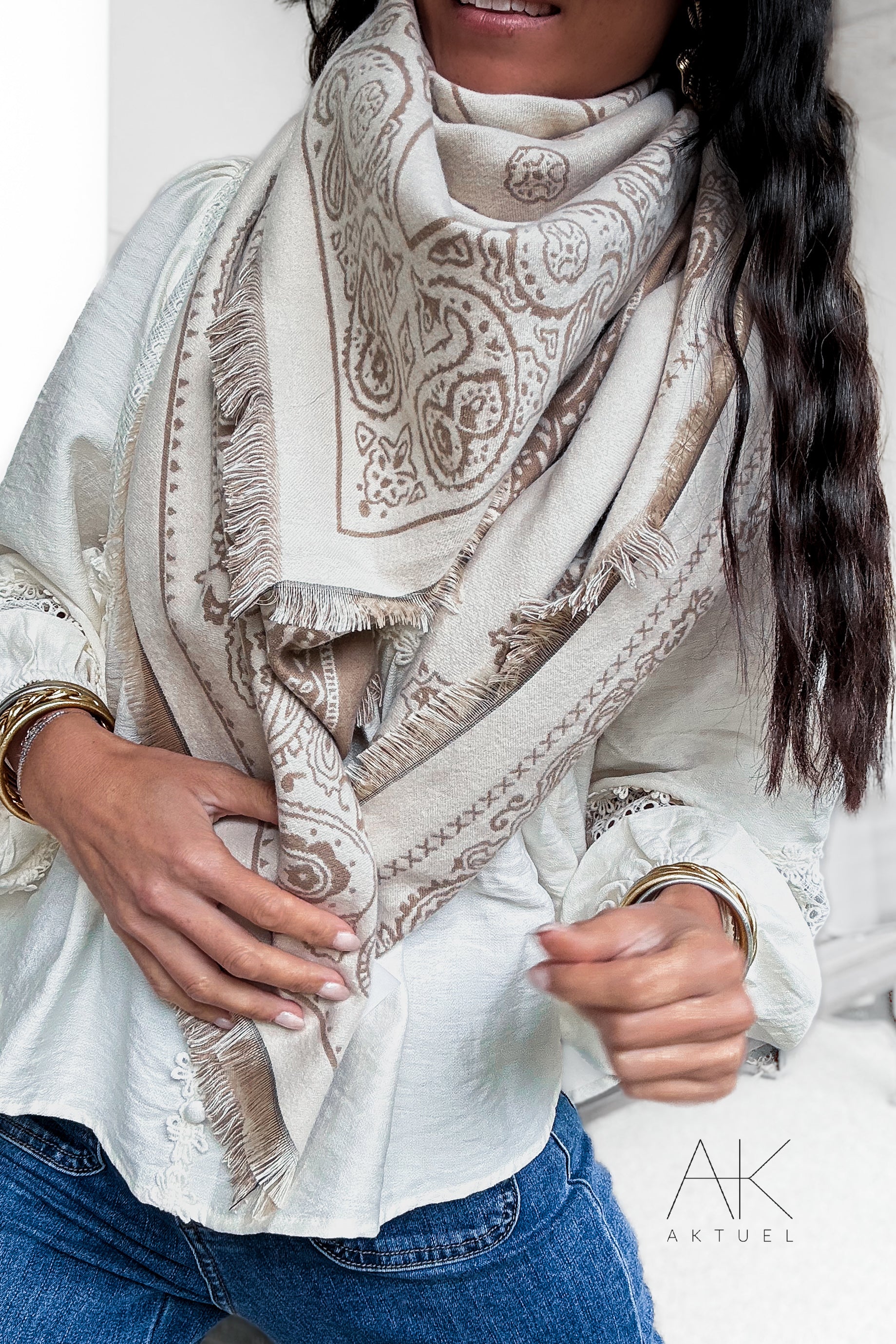 Foulard carré beige imprimé bandana