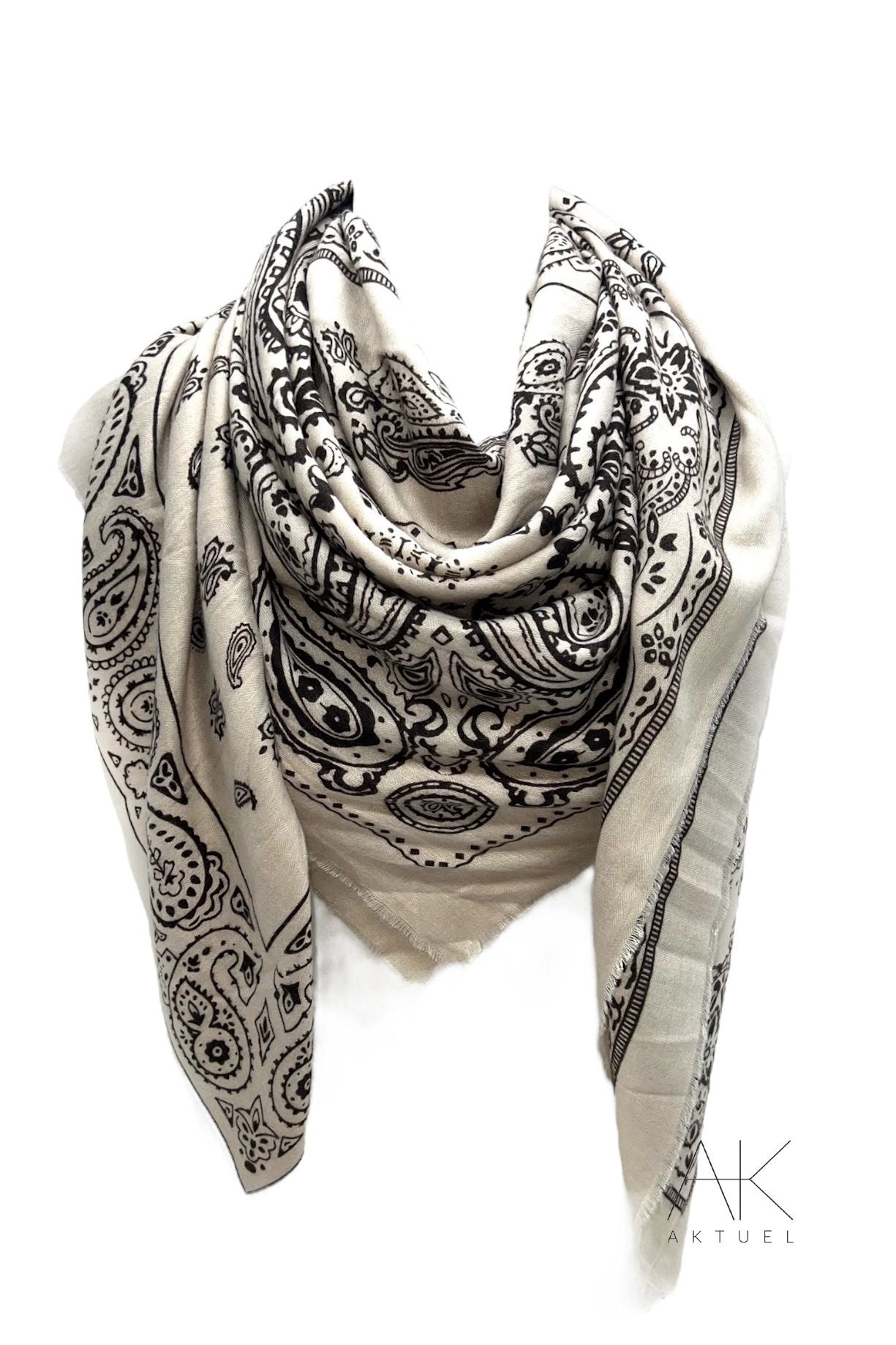 Foulard carré écru à motif bandana