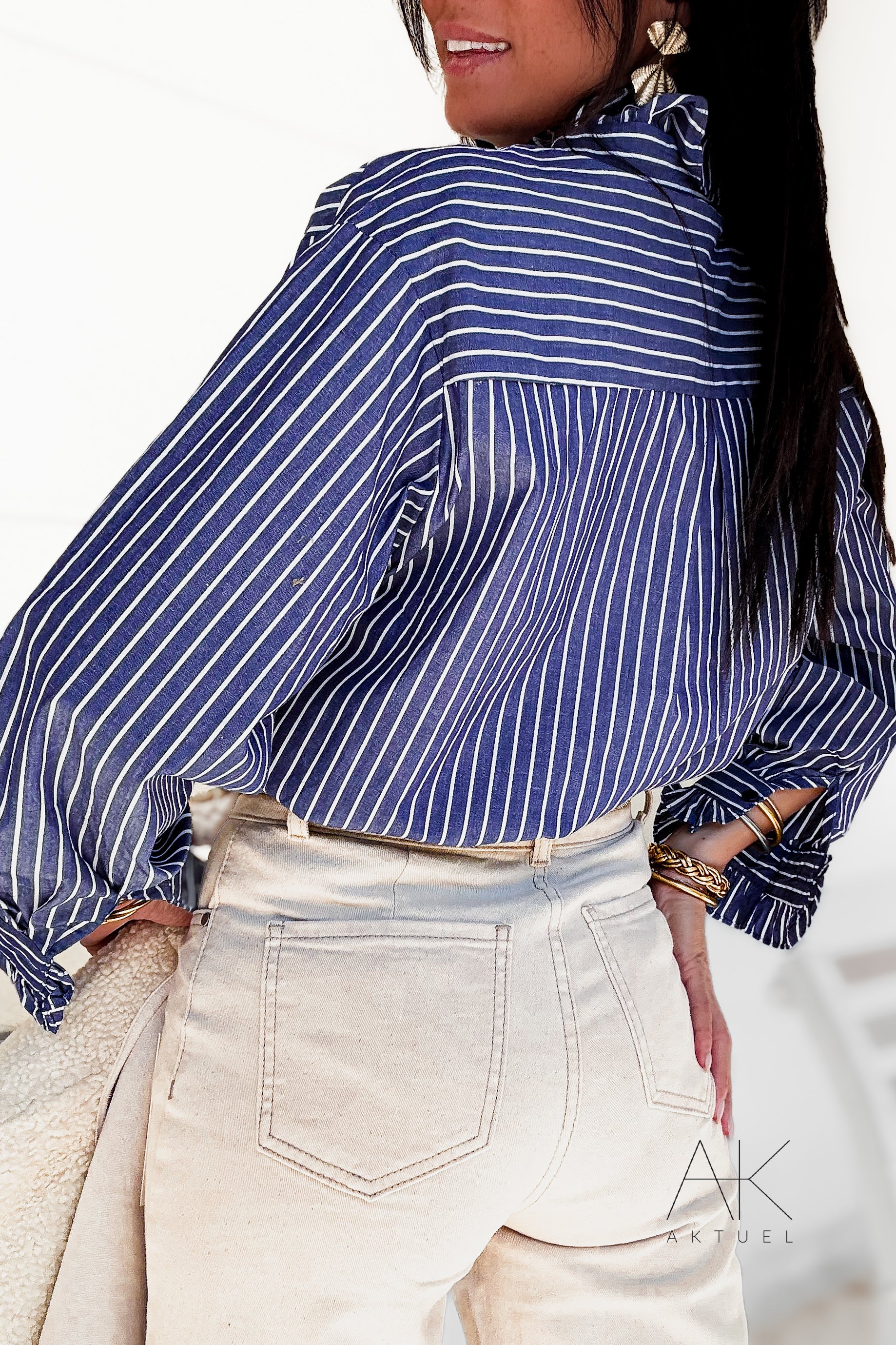 Chemise rayée à col volanté