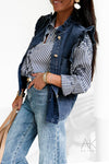 Chemise rayée bleu marine et blanche avec des broderies florales