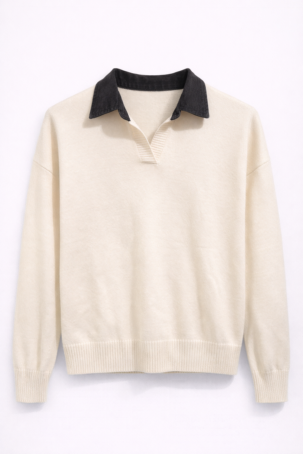 Pull écru à col denim noir