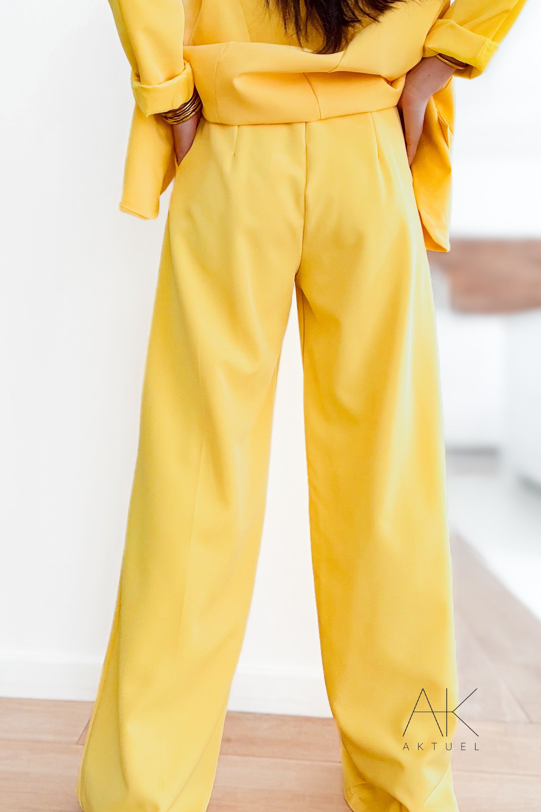 Pantalon large tailleur jaune