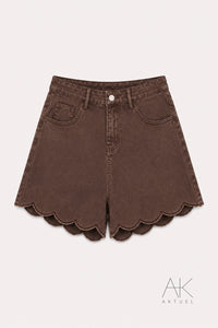 Short en jean marron finition festonnée
