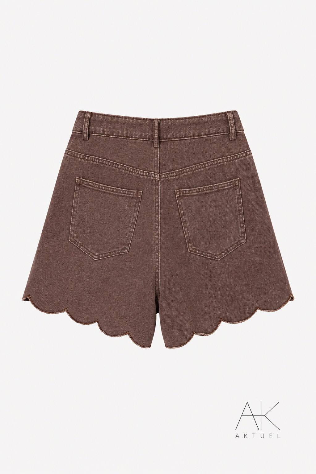 Short en jean marron finition festonnée