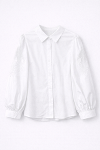 Chemise blanche à manches brodées
