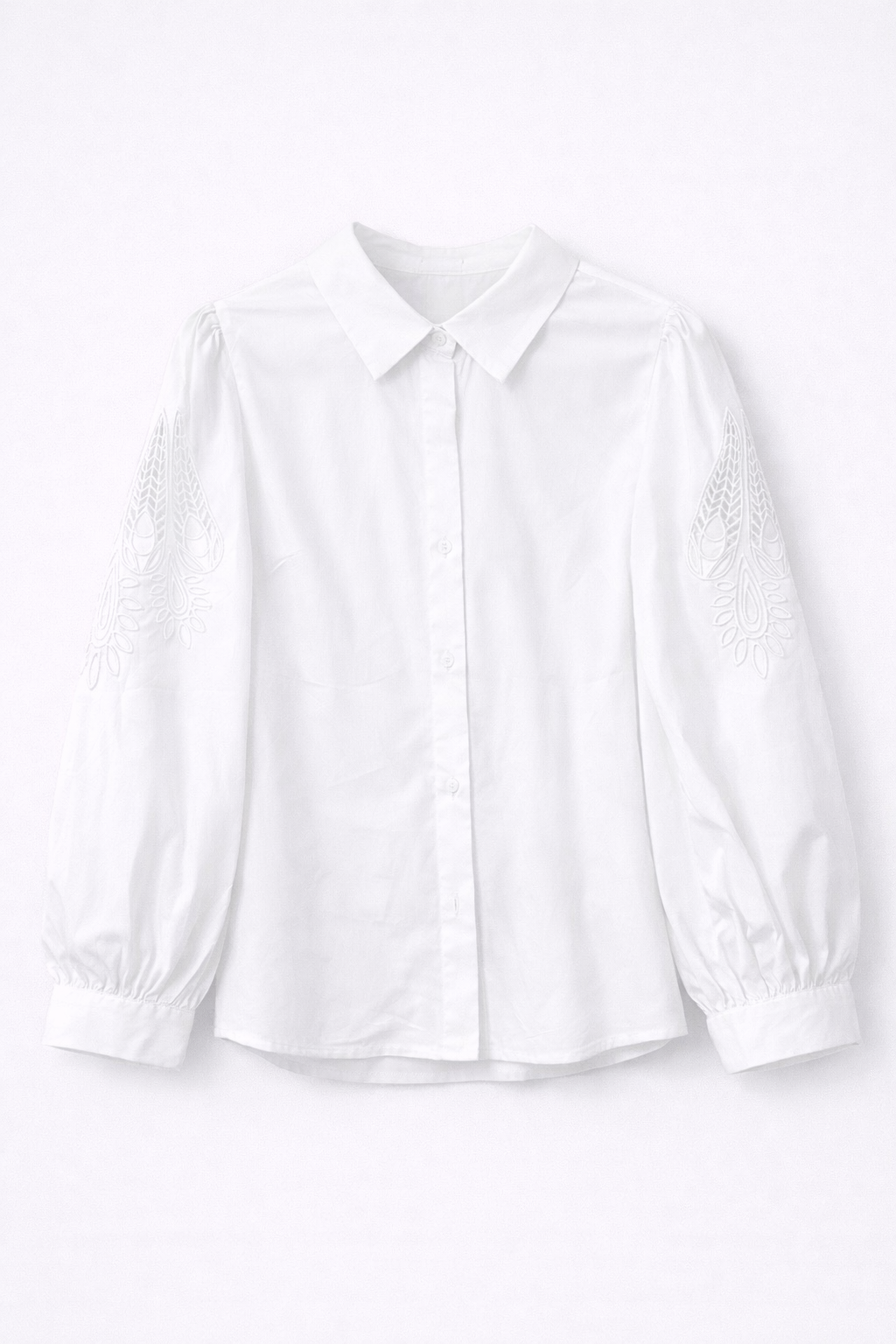 Chemise blanche à manches brodées