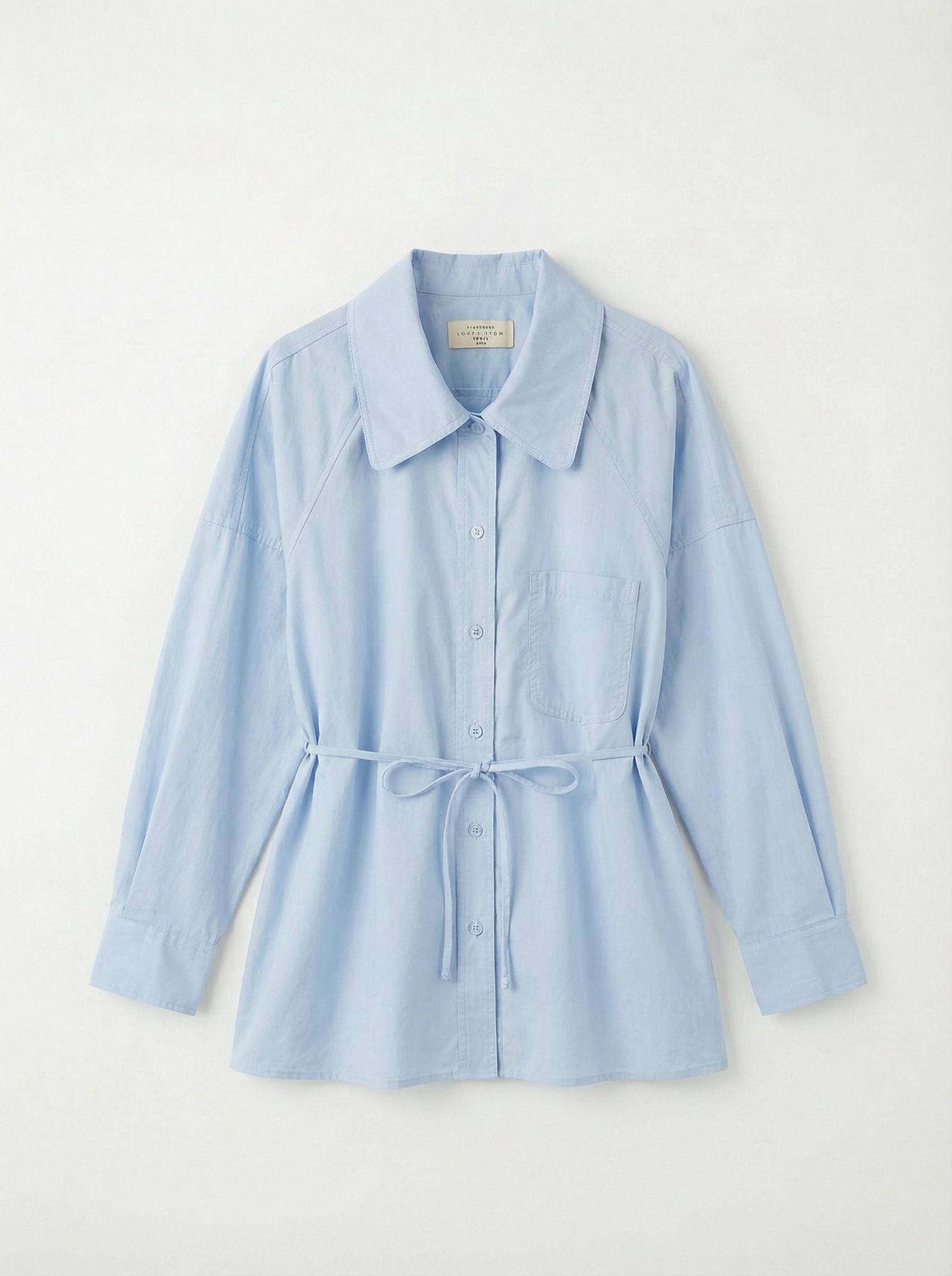 Chemise bleue à nouer à la taille