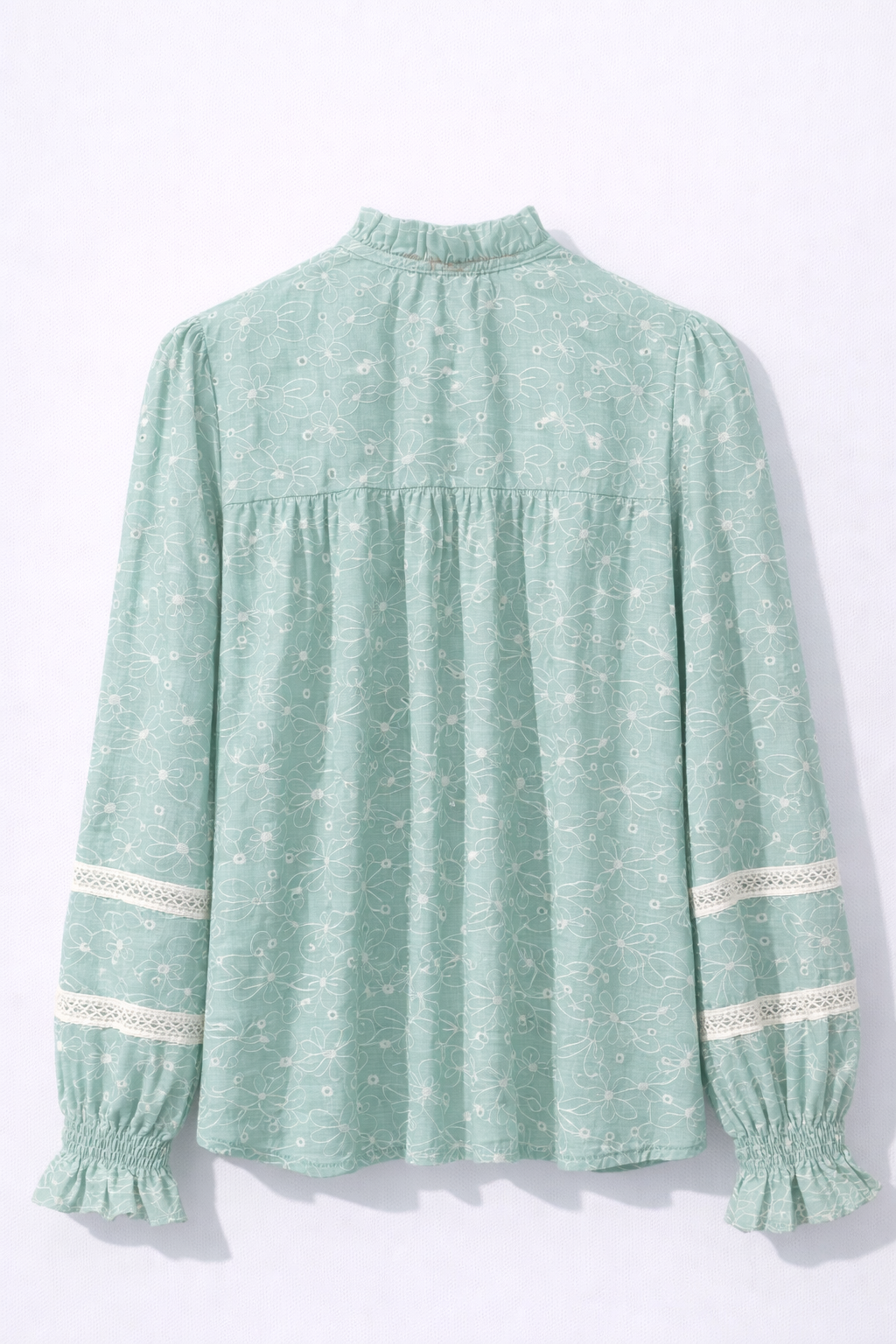 Blouse vert brodée détails dentelle