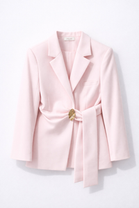 Blazer rose ceinturé détail bijou