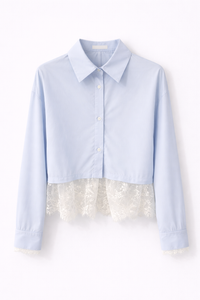 Chemise bleu clair avec finition dentelle
