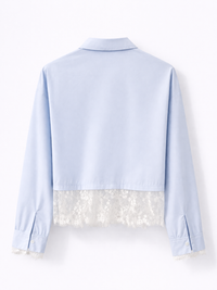 Chemise bleu clair avec finition dentelle