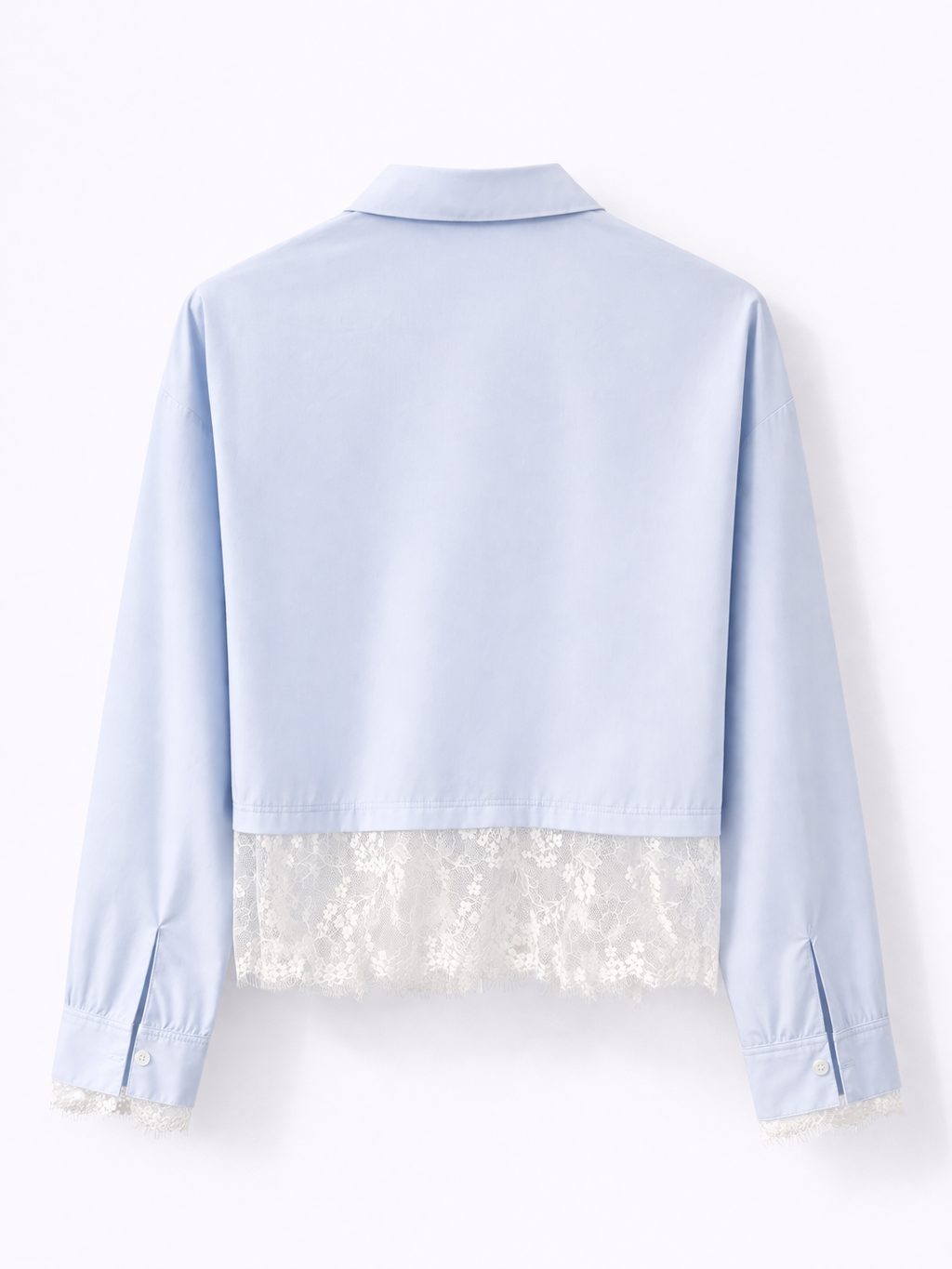 Chemise bleu clair avec finition dentelle