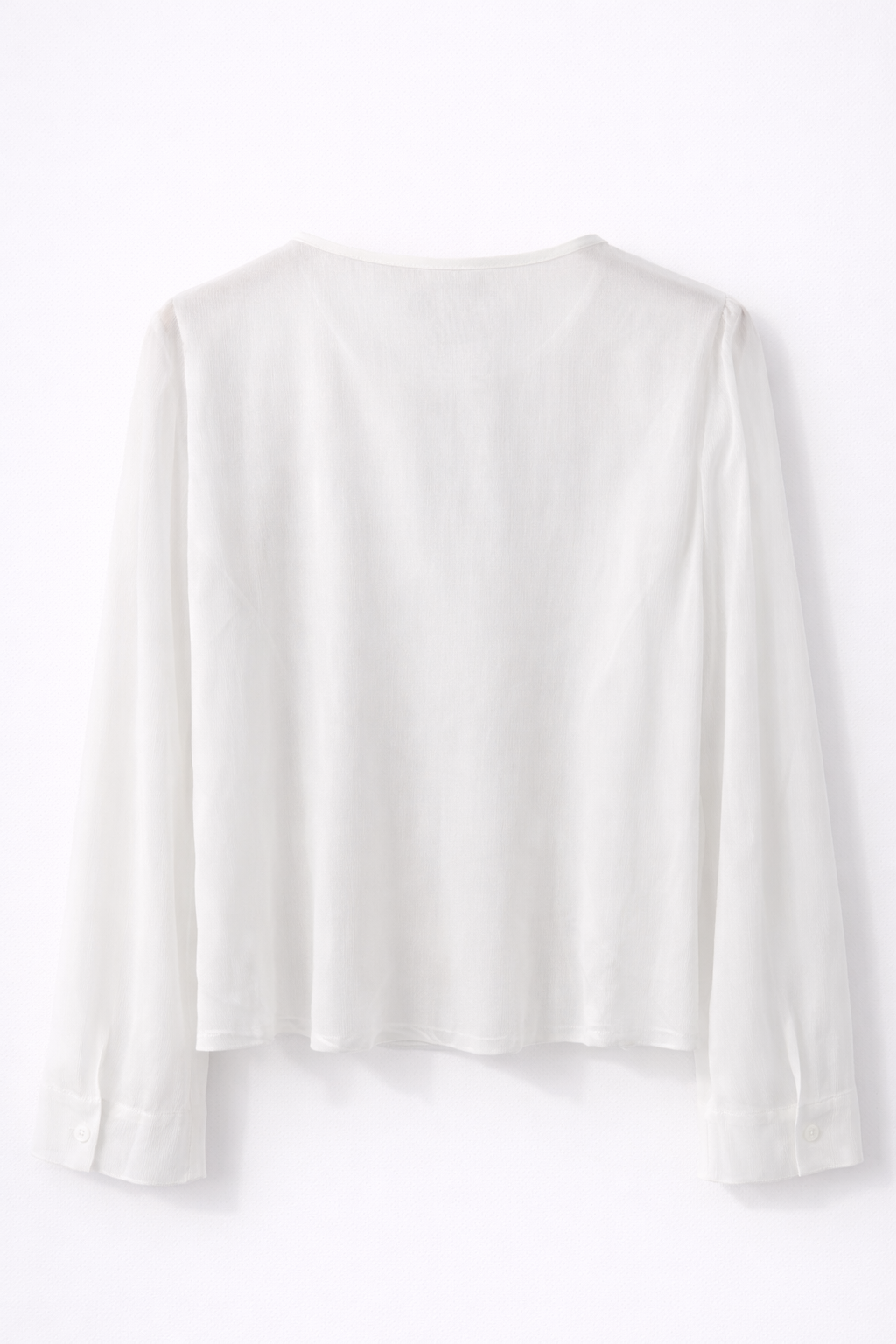 Blouse blanche à volants et lien à nouer
