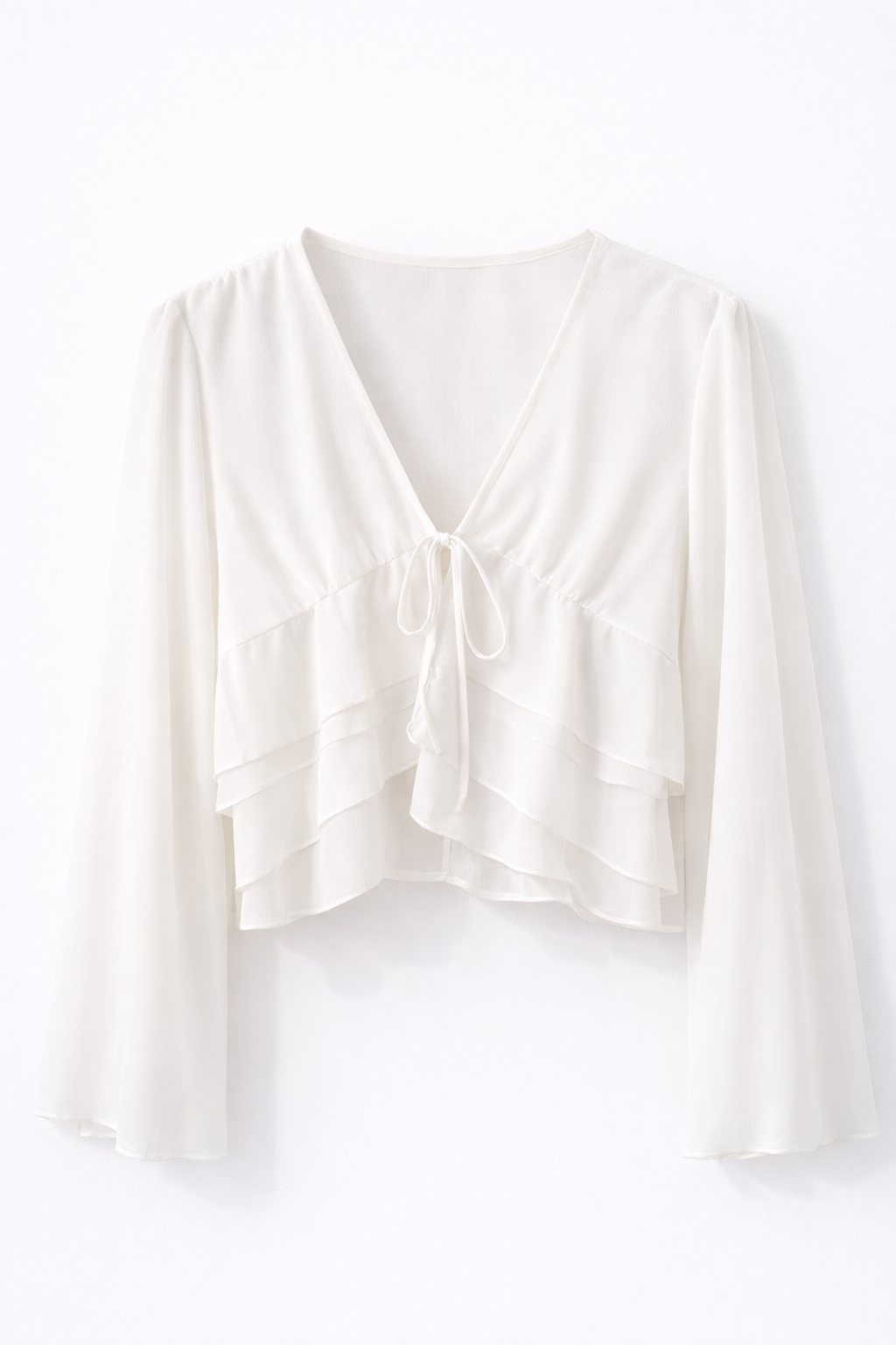 Blouse blanche à volants et lien à nouer