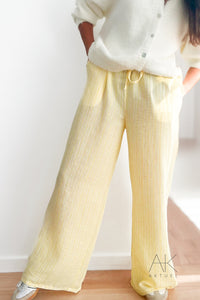Pantalon large jaune pastel à rayures