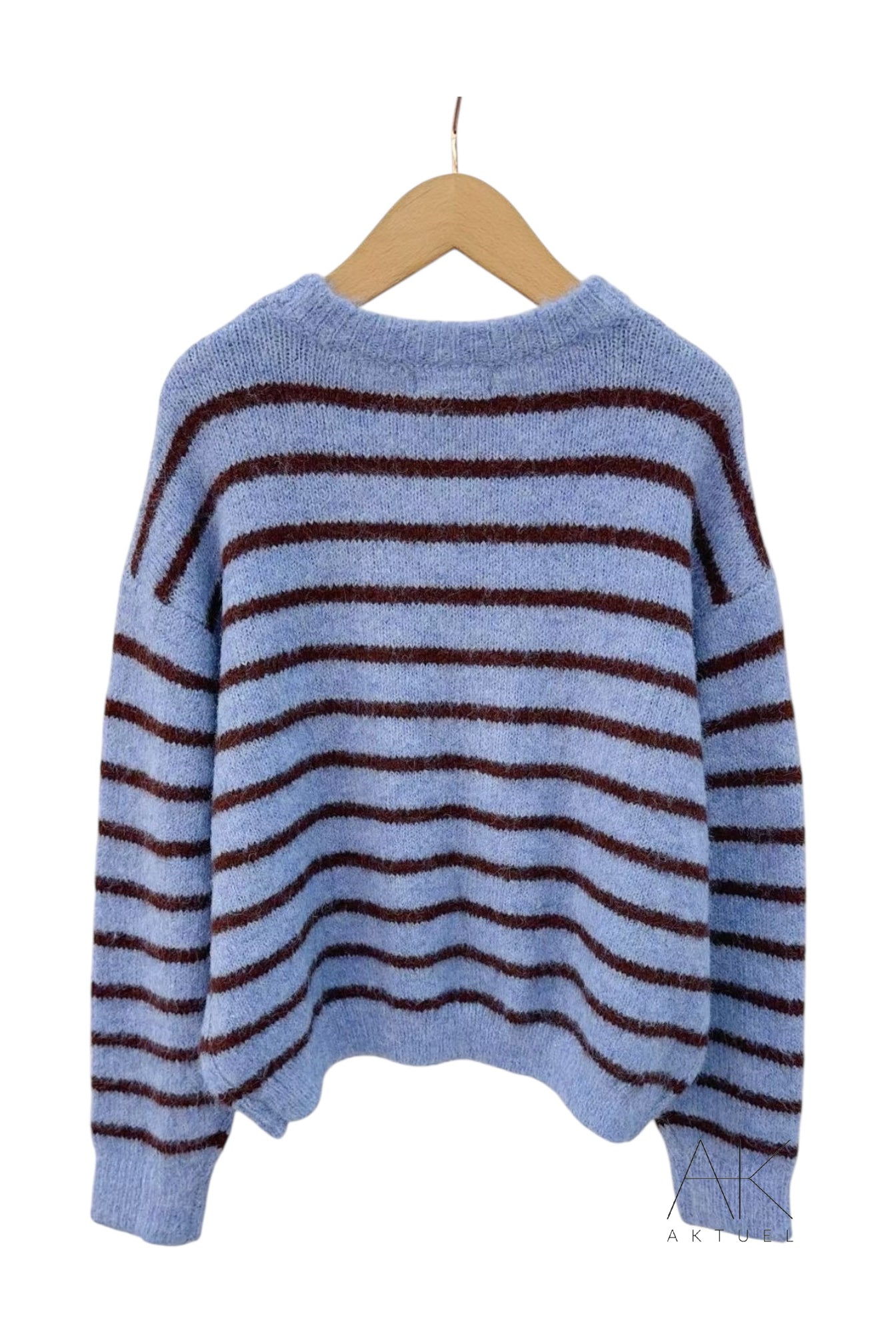 Pull rayé bleu et marron
