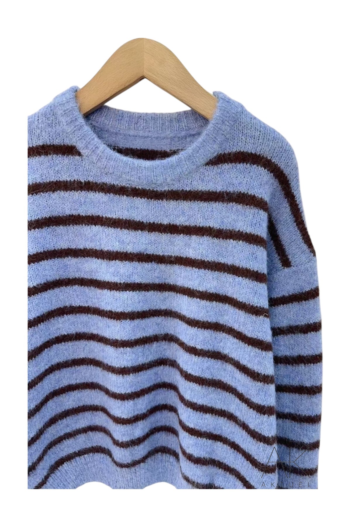 Pull rayé bleu et marron