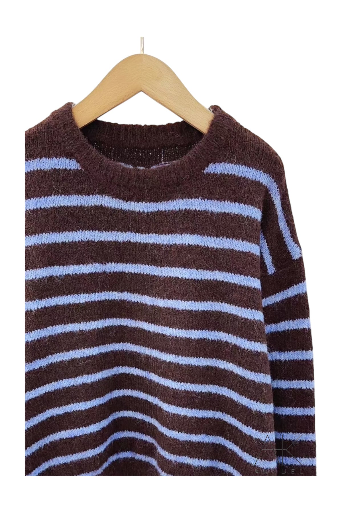 Pull rayé bleu et marron