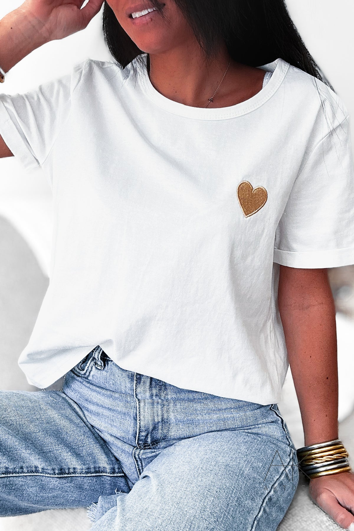 T-shirt avec un cœur brodé